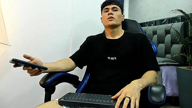 Snapshot of roan_birkin chatting on September 2025 08:57:02 PM roan birkin online show from September 2025 08:57:02 PM