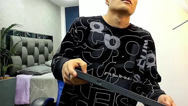 Snapshot of roan_birkin chatting on October 2025 07:32:02 PM roan birkin online show from October 2025 07:32:02 PM