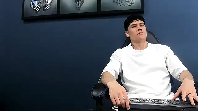 Snapshot of roan_birkin chatting on October 2025 07:34:01 PM roan birkin online show from October 2025 07:34:01 PM