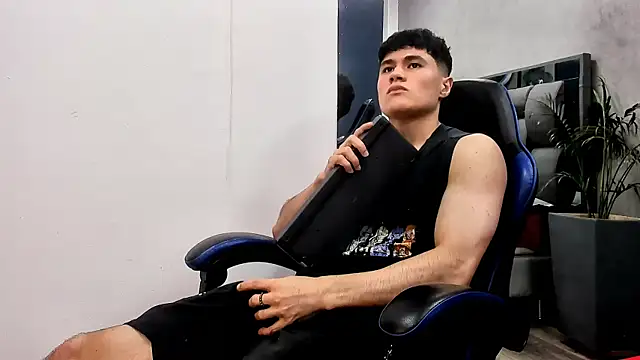 Snapshot of roan_birkin chatting on October 2025 08:53:02 PM roan birkin online show from October 2025 08:53:02 PM