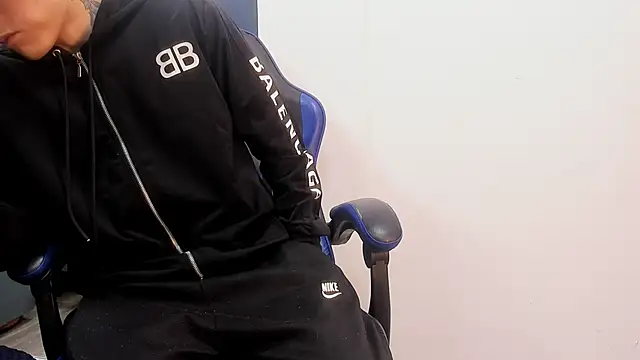 Snapshot of roan_birkin chatting on October 2025 08:30:01 PM roan birkin online show from October 2025 08:30:01 PM