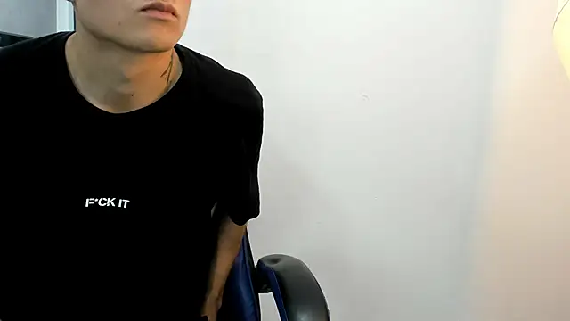 Snapshot of roan_birkin chatting on November 2025 07:24:01 PM roan birkin online show from November 2025 07:24:01 PM