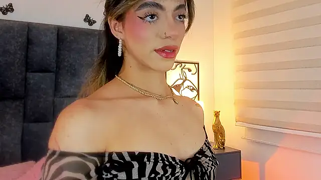 Snapshot of Violetta_Ficher chatting on September 2025 02:17:01 AM Violetta Ficher online show from September 2025 02:17:01 AM