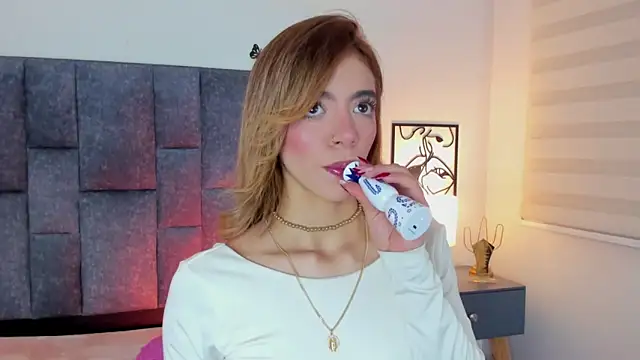Snapshot of Violetta_Ficher chatting on June 2026 02:58:01 AM Violetta Ficher online show from June 2026 02:58:01 AM