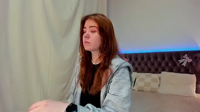 Ella Mayers online show from February 2025 09:48:02 PM