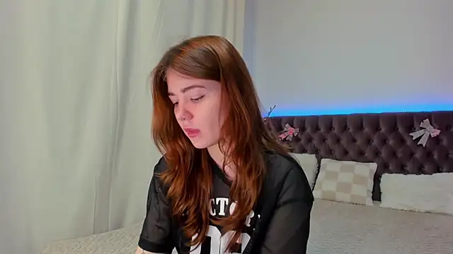 Ella Mayers online show from March 2025 09:37:02 PM