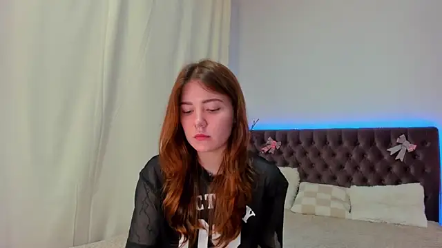 Ella Mayers online show from March 2025 01:05:01 AM