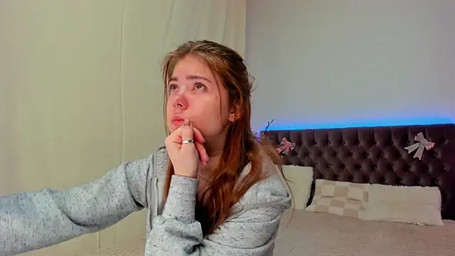 Ella Mayers online show from March 2025 09:40:02 PM