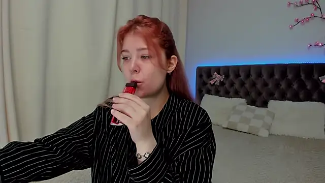 Ella Mayers online show from September 2025 12:29:01 PM