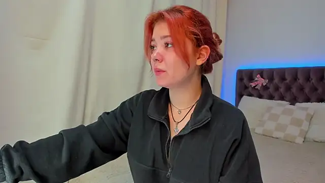 Ella Mayers online show from October 2025 12:15:02 PM