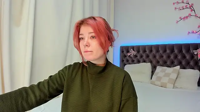 Ella Mayers online show from November 2025 01:35:02 PM