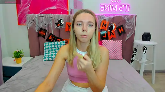 TessaAdorable online show from October 2025 01:30:01 AM