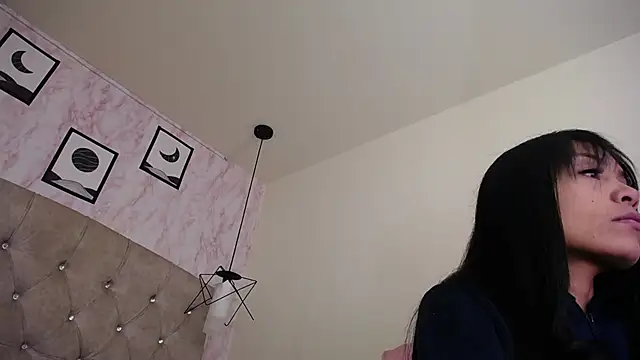 Raichell  online show from March 2026 04:18:01 AM