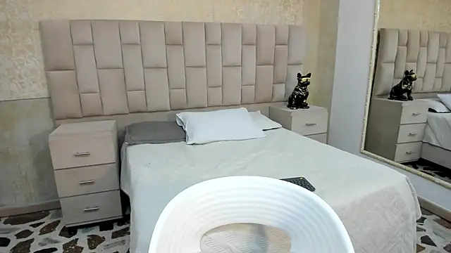 JhoanLeandro online show from September 2025 08:58:02 PM