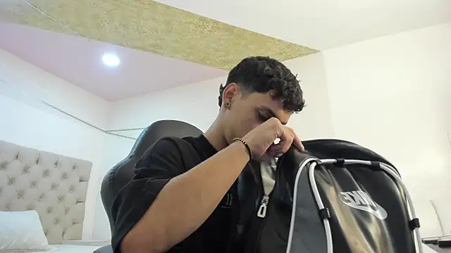 JhoanLeandro online show from October 2025 04:12:02 AM