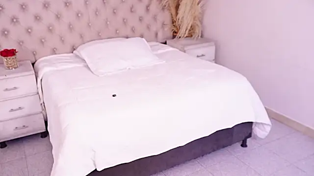 JhoanLeandro online show from May 2026 10:00:02 PM