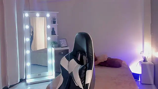 leahaltomm online show from March 2025 06:32:01 PM