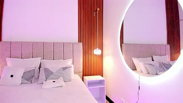 khloe-sweet online show from October 2025 01:18:01 PM