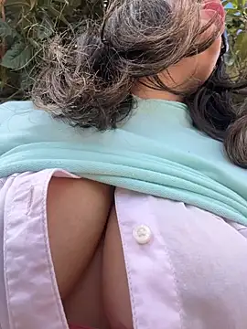 Snapshot of laarti chatting on September 2025 12:52:02 PM laarti online show from September 2025 12:52:02 PM