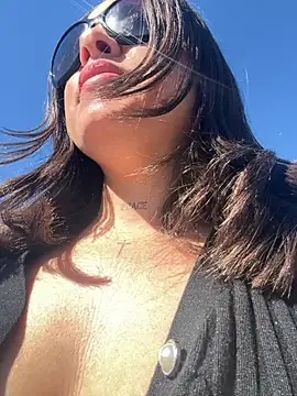 Snapshot of laarti chatting on October 2025 12:45:02 PM laarti online show from October 2025 12:45:02 PM