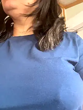 Snapshot of laarti chatting on October 2025 11:30:01 AM laarti online show from October 2025 11:30:01 AM