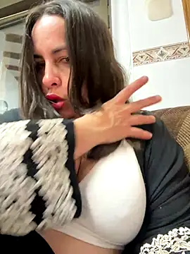 Snapshot of laarti chatting on October 2025 11:27:02 PM laarti online show from October 2025 11:27:02 PM