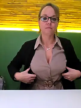 Fuxy-love69 online show from December 2025 05:31:02 PM