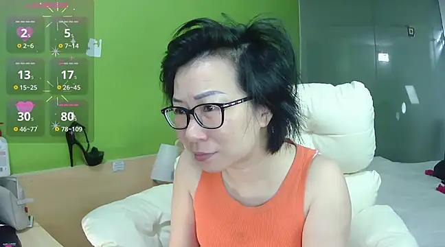 Snapshot of LucianaMe chatting on February 2025 03:52:02 AM LucianaMe online show from February 2025 03:52:02 AM