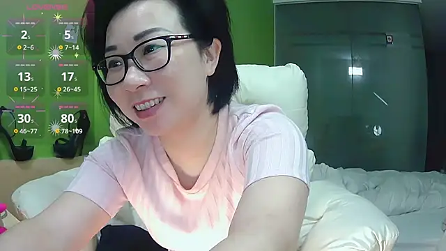 Snapshot of LucianaMe chatting on February 2025 11:23:02 AM LucianaMe online show from February 2025 11:23:02 AM