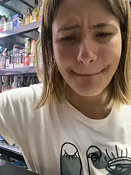 Andrea18 blonde online show from November 2025 03:55:01 PM