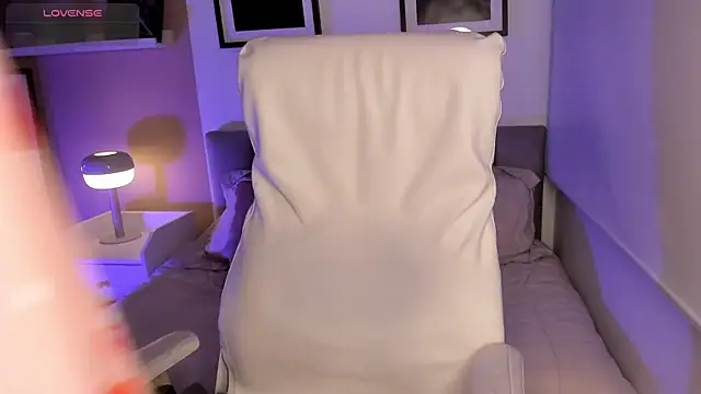 Snapshot of Gigi_Strawberry chatting on October 2025 05:21:02 AM Gigi Strawberry online show from October 2025 05:21:02 AM