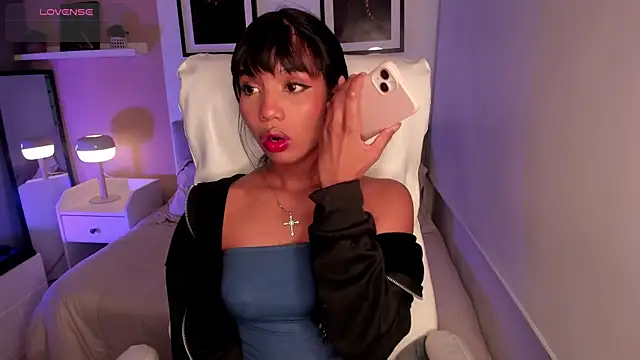 Snapshot of Gigi_Strawberry chatting on October 2025 05:15:01 AM Gigi Strawberry online show from October 2025 05:15:01 AM