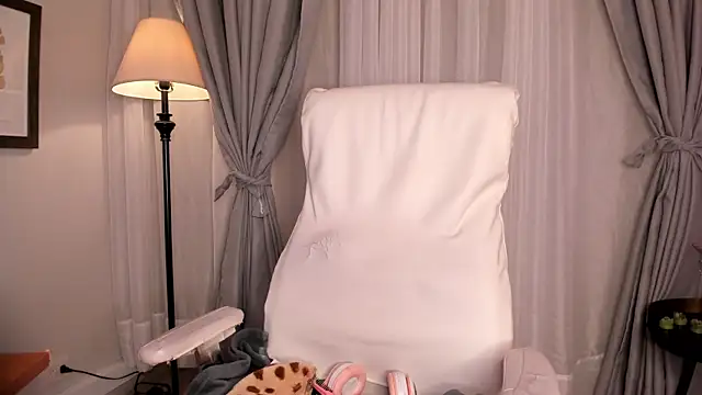 Snapshot of Gigi_Strawberry chatting on November 2025 05:52:01 AM Gigi Strawberry online show from November 2025 05:52:01 AM