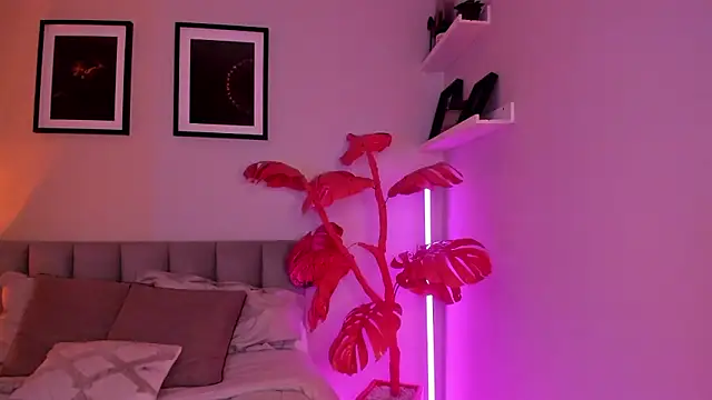 Gigi Strawberry online show from March 2026 06:13:01 AM