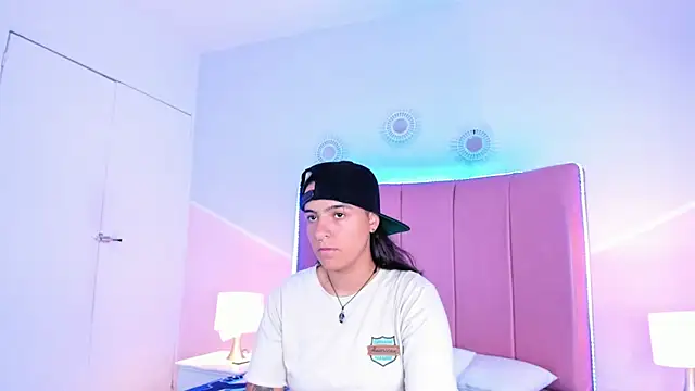 Liiam smith  online show from October 2025 01:20:02 PM