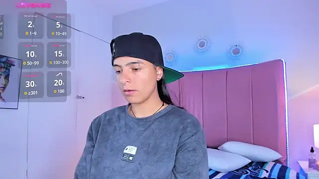 Liiam smith  online show from October 2025 01:21:01 PM