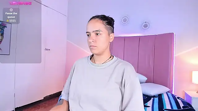 Liiam smith  online show from October 2025 01:25:02 PM