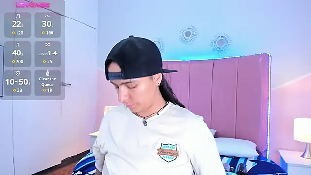 Liiam smith  online show from October 2025 01:17:01 PM