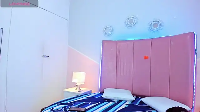 Liiam smith  online show from November 2025 12:50:02 PM