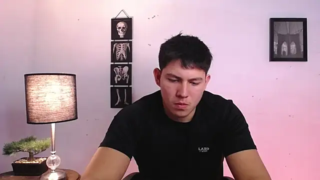 JamesCr  online show from November 2025 12:38:02 AM