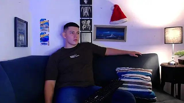 JamesCr  online show from November 2025 02:25:01 AM