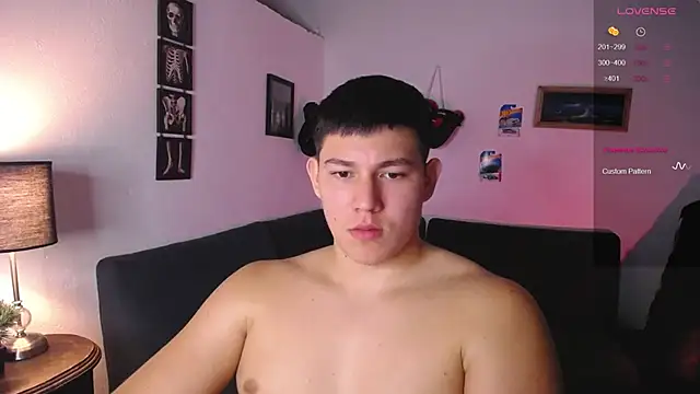 JamesCr  online show from February 2026 11:47:02 PM