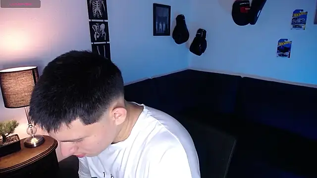 JamesCr  online show from March 2026 01:57:01 AM