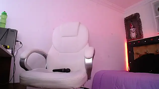 Alexaamoon  online show from February 2025 06:31:02 PM