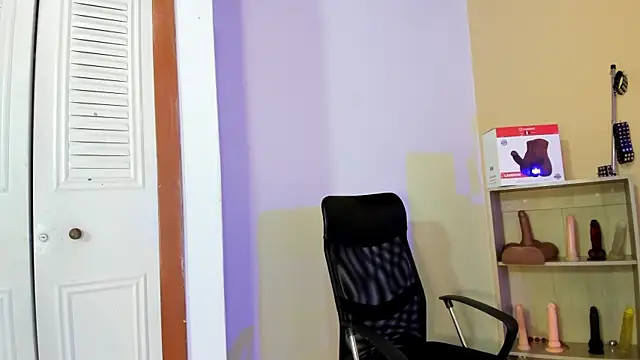 Snapshot of Violetta_0 chatting on September 2025 01:22:01 PM Violetta 0 online show from September 2025 01:22:01 PM