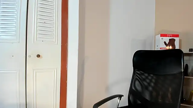 Snapshot of Violetta_0 chatting on September 2025 02:41:01 PM Violetta 0 online show from September 2025 02:41:01 PM