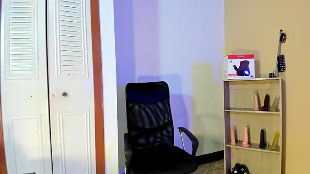 Snapshot of Violetta_0 chatting on September 2025 01:12:02 PM Violetta 0 online show from September 2025 01:12:02 PM