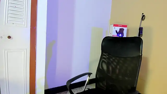 Snapshot of Violetta_0 chatting on September 2025 01:47:02 PM Violetta 0 online show from September 2025 01:47:02 PM