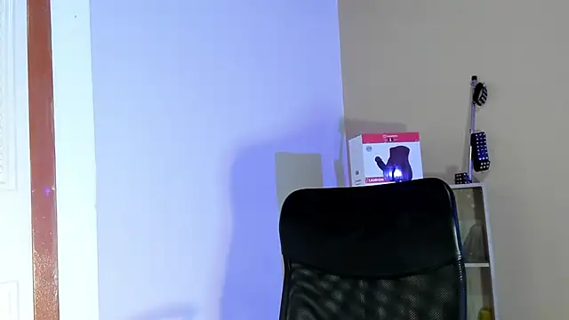 Snapshot of Violetta_0 chatting on September 2025 01:25:02 PM Violetta 0 online show from September 2025 01:25:02 PM