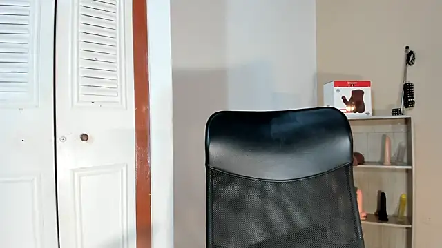 Snapshot of Violetta_0 chatting on September 2025 01:05:02 PM Violetta 0 online show from September 2025 01:05:02 PM